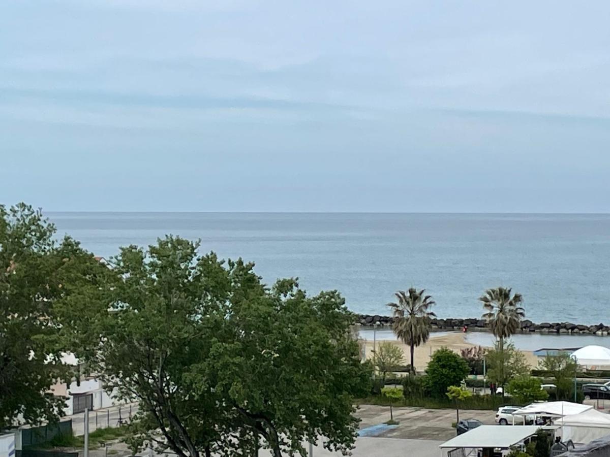 Il Sogno Del Mare Apartment มอนเตซิลวาโน ภายนอก รูปภาพ